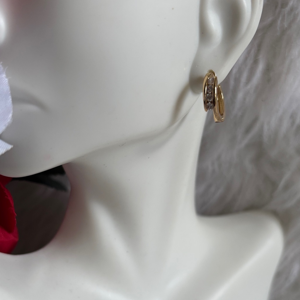 Chic Gold Hoop Earrings